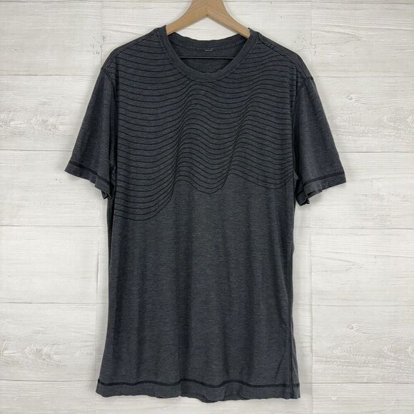 Lululemon Men Size L Short Sleeve T-Shirt Wave Print Gray Black Athletic Stretch - Picture 11 of 11